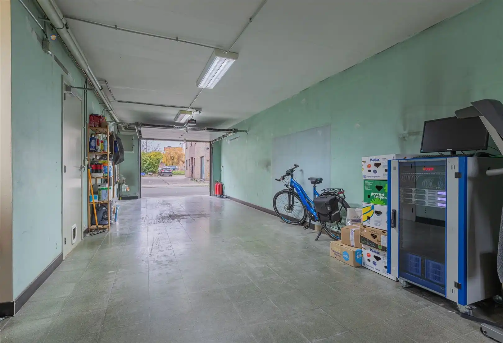 Ruime bel-etage met 3 slaapkamers, grote garage en gezellige tuin foto 15