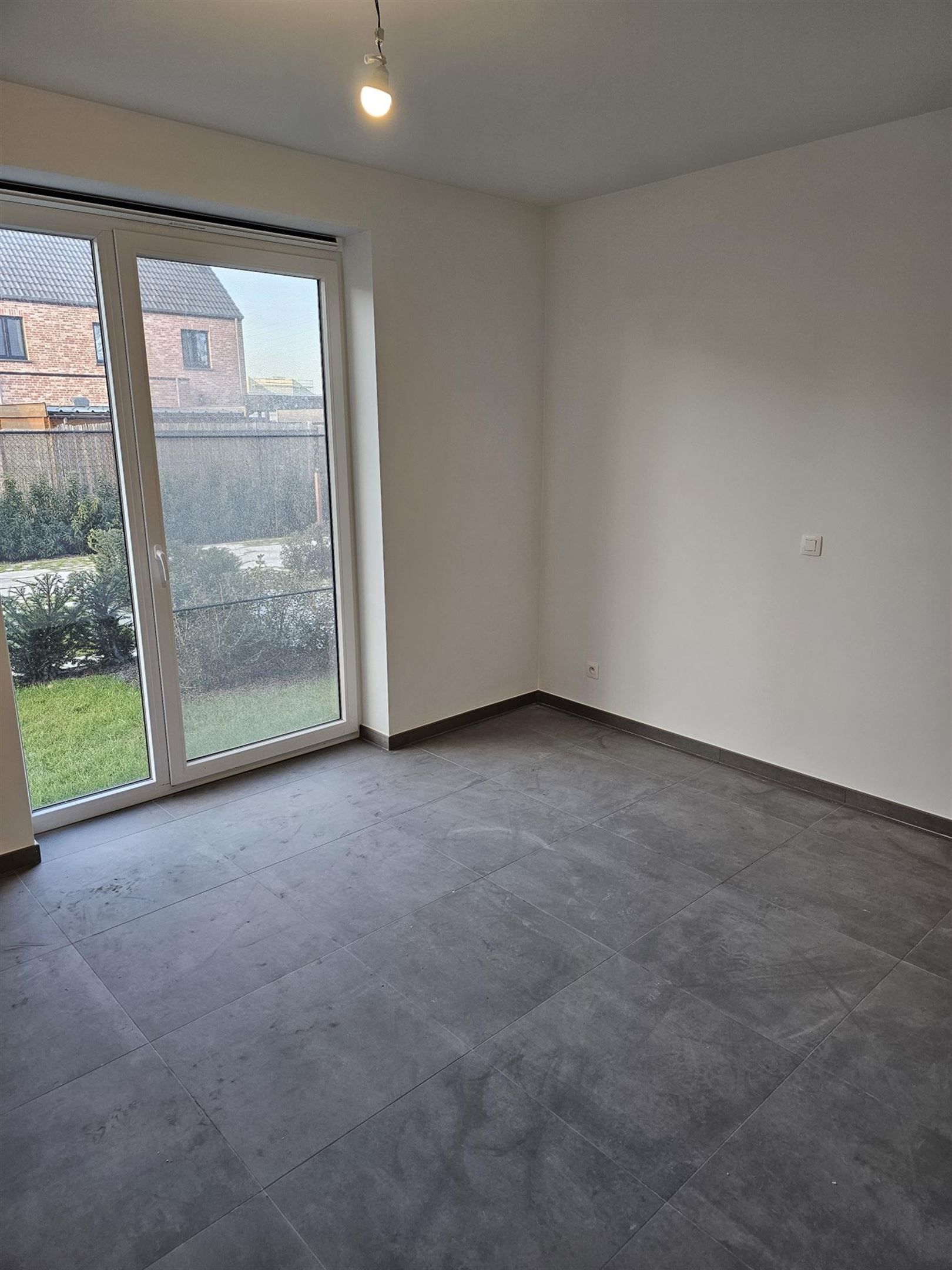 Rustig gelegen nieuwbouwappartement met één slaapkamer en ruime garage. foto 8