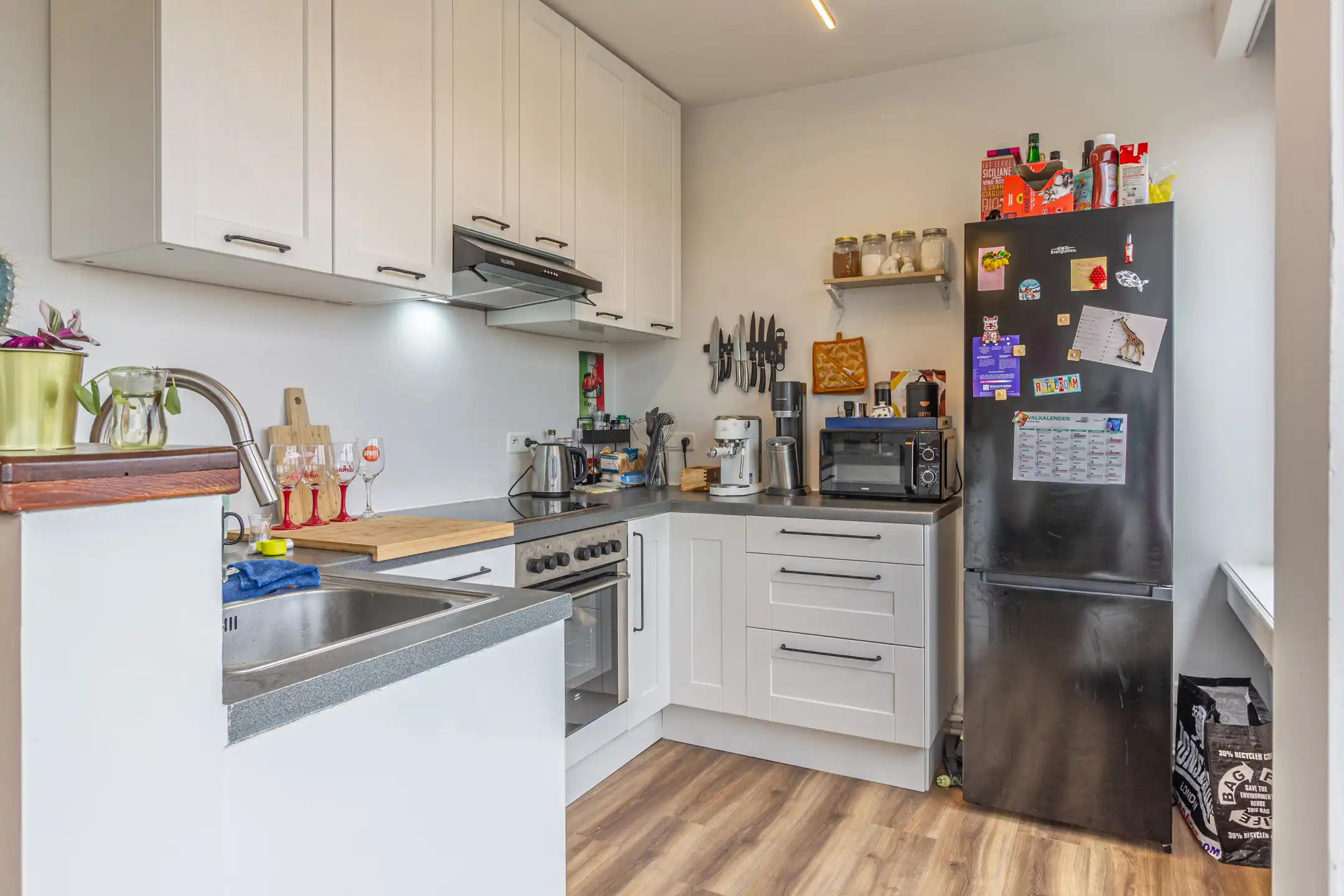 Gerenoveerd appartement met 2 slaapkamers Sint-Pieters-Leeuw foto 3