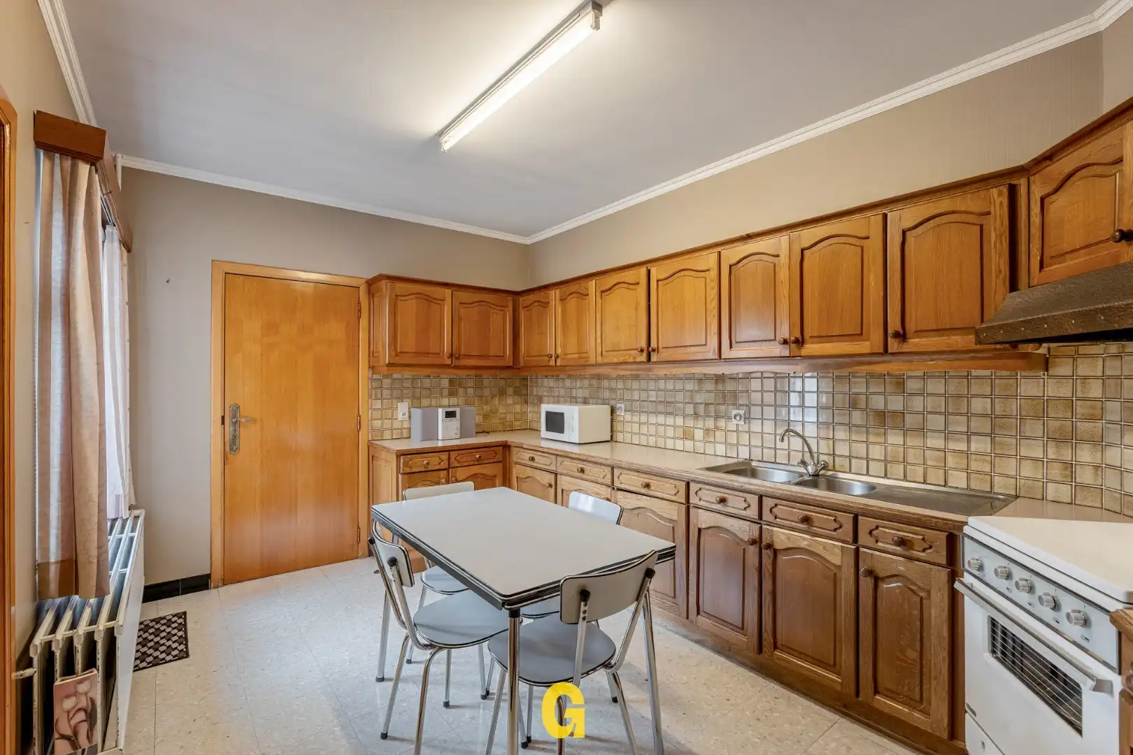 *** IN OPTIE *** Te renoveren halfvrijstaande woning met 3 slaapkamers en bijzonder ruime tuin op 14a 39ca foto 10