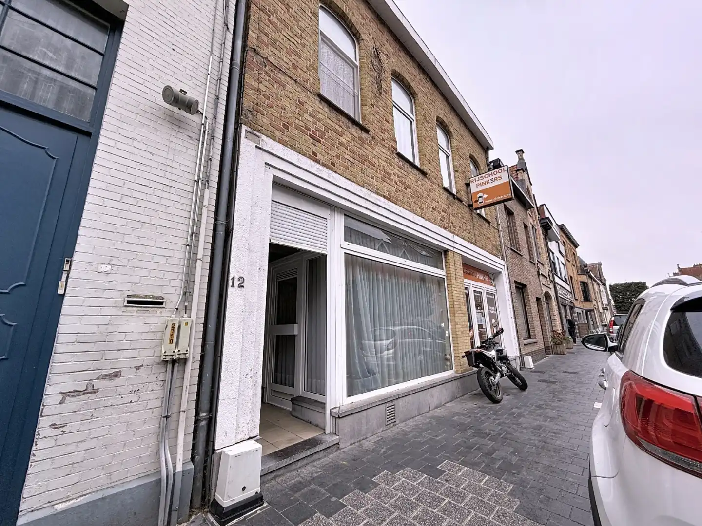 Investeringspand bestaande uit drie appartementen en handelspand in centrum Nieuwpoort foto 2