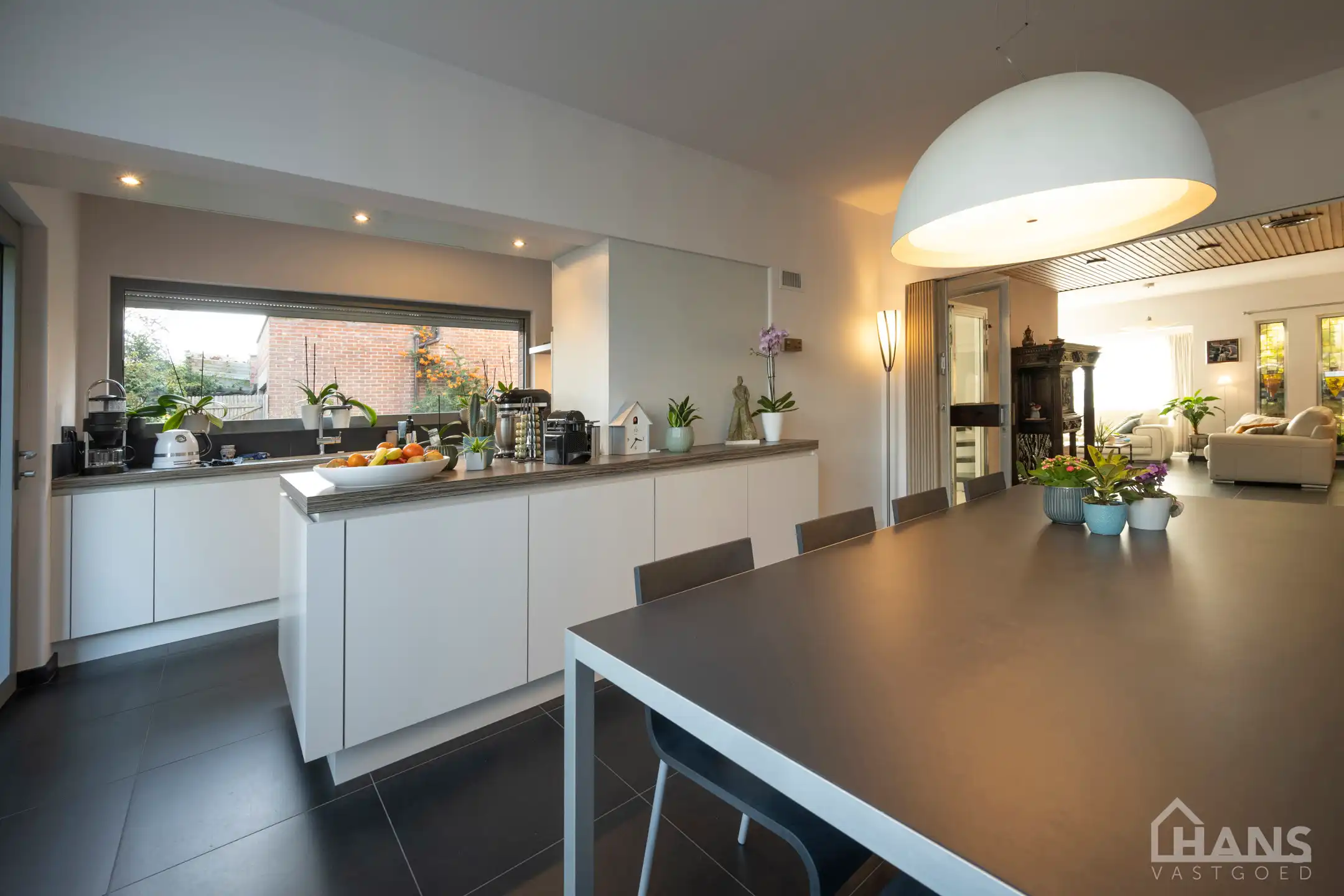Karaktervolle halfopen bebouwing met uitzonderlijke bijgebouwen. foto 10