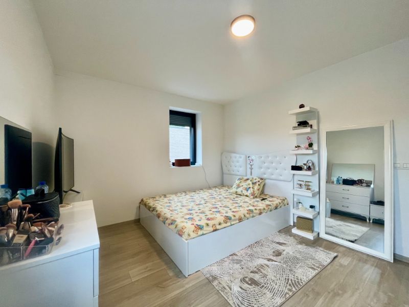 INSTAPKLARE HALFOPEN BEBOUWING MET VIER SLAAPKAMERS TE HUUR IN WONDELGEM foto 8