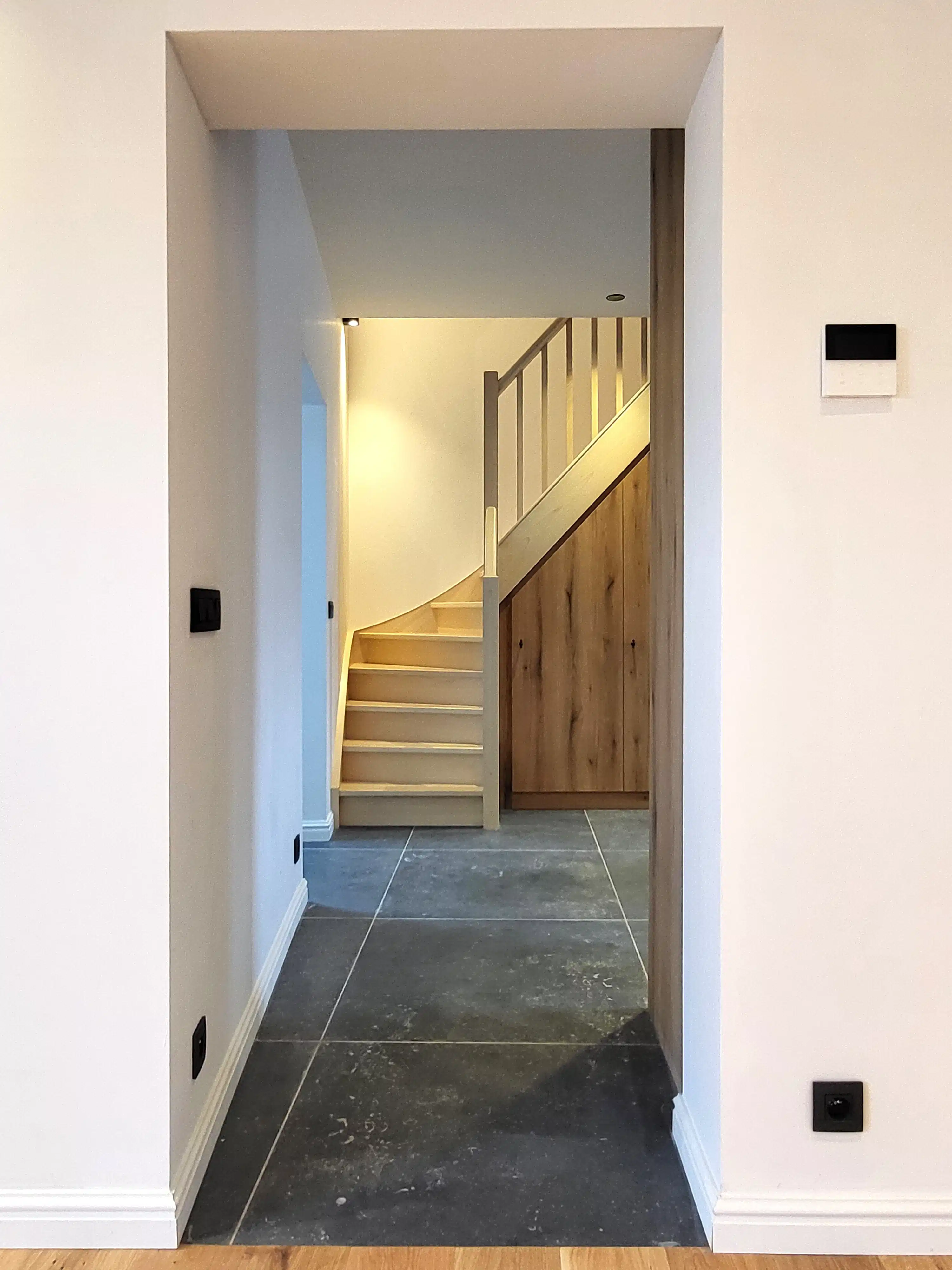 Deze volledig totaal gerenoveerde woning (2024–2025) combineert hedendaags comfort met een hoogwaardige afwerking en biedt maar liefst 5 ruime slaapkamers.  foto 11