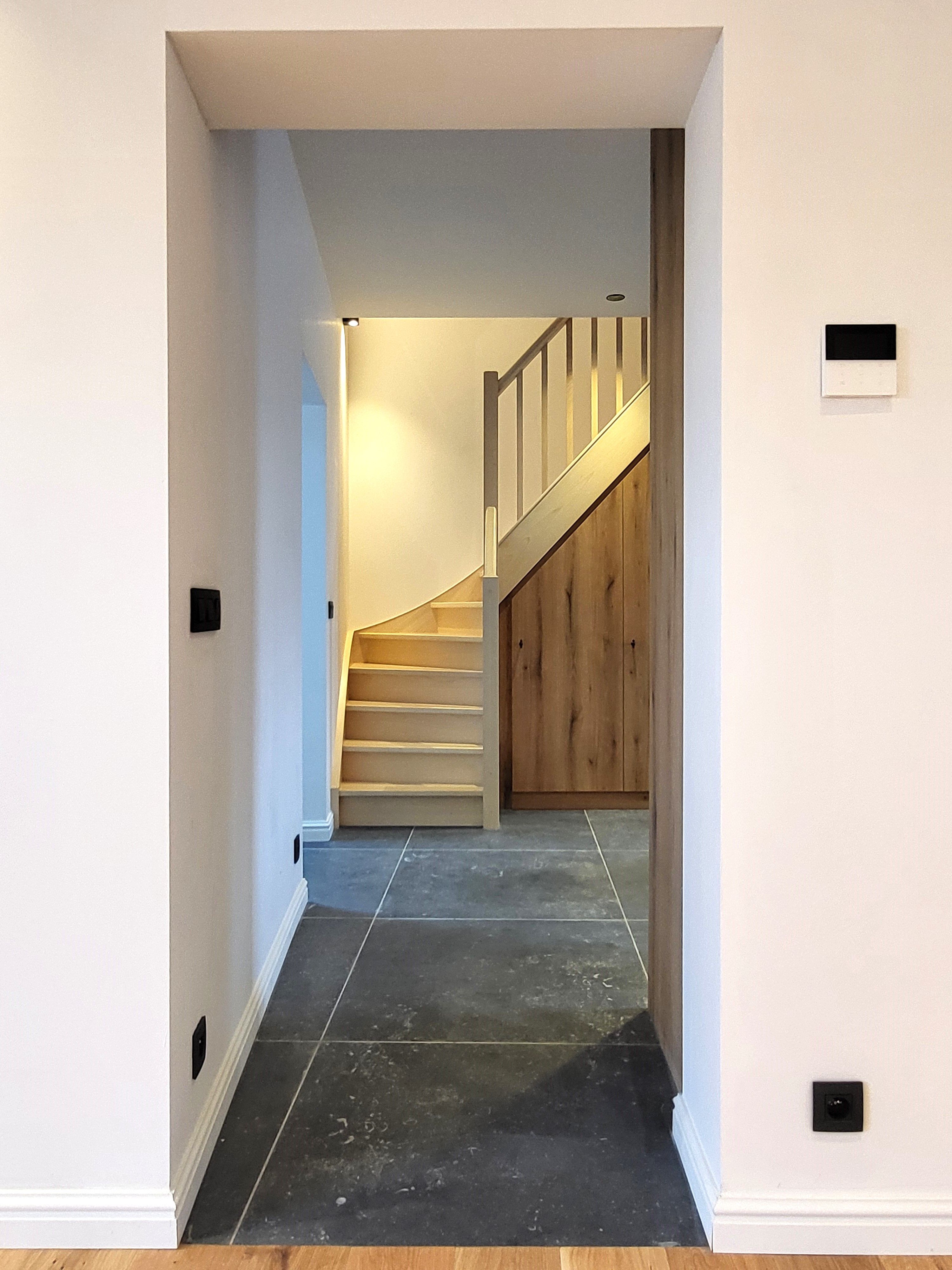 Deze volledig totaal gerenoveerde woning (2024–2025) combineert hedendaags comfort met een hoogwaardige afwerking en biedt maar liefst 5 ruime slaapkamers.  foto 11