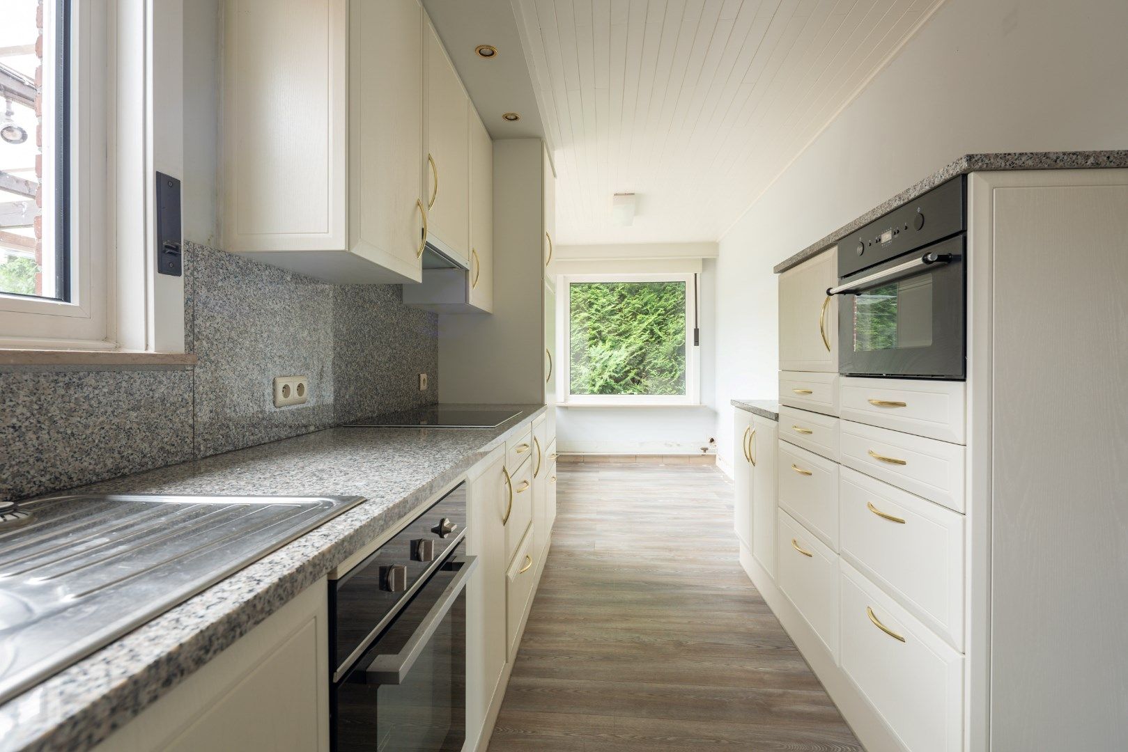 Ruime woning met vrij zicht te koop! foto 11