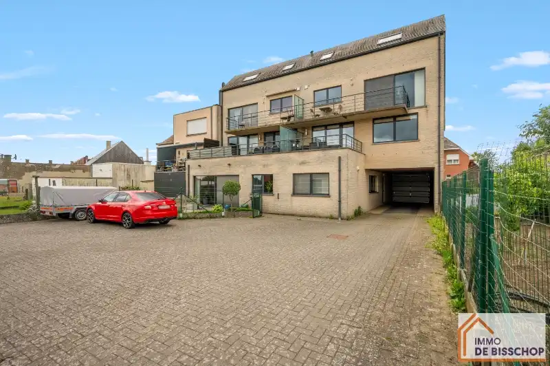 Groot, instapklaar appartement met 3 slaapkamers, mooi terras en garage foto 17