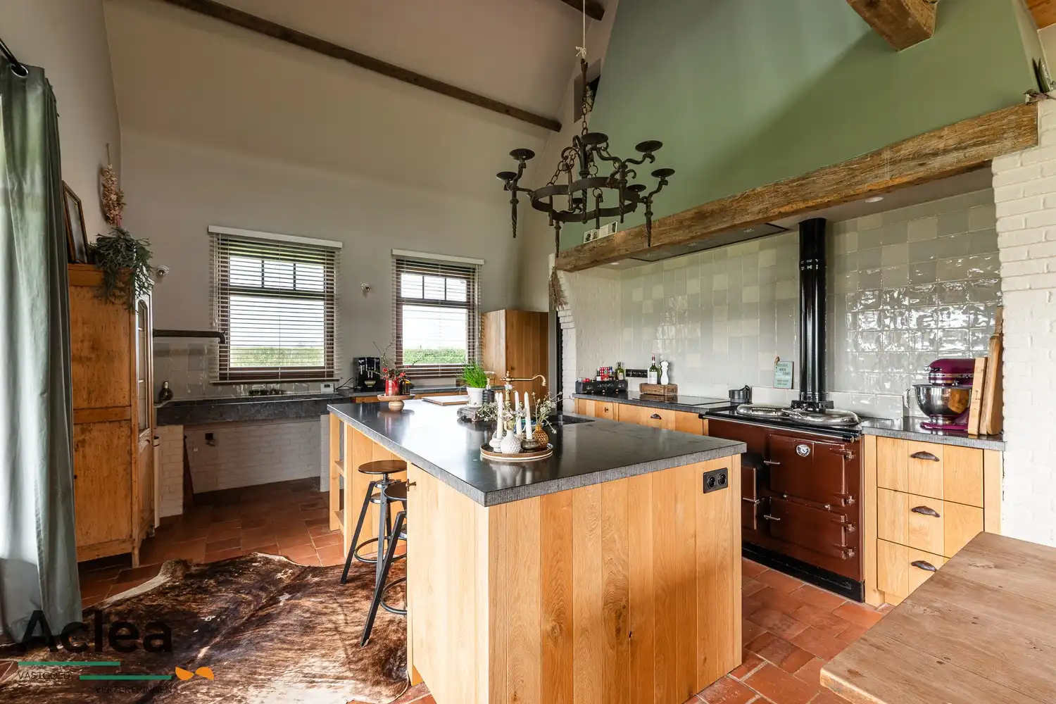 Karaktervol landhuis met paardenstal op 5.943m² in een groene omgeving foto 15