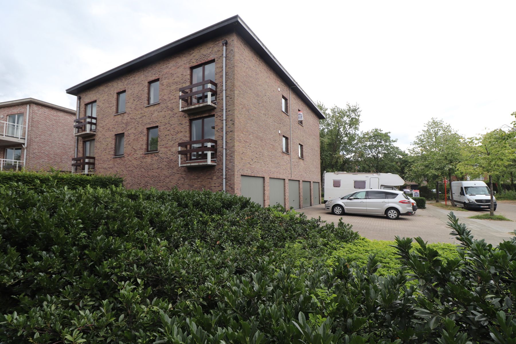 Gerenoveerd appartement op de 2de verdieping met 2 slaapkamers, terrassen en garage. foto 7