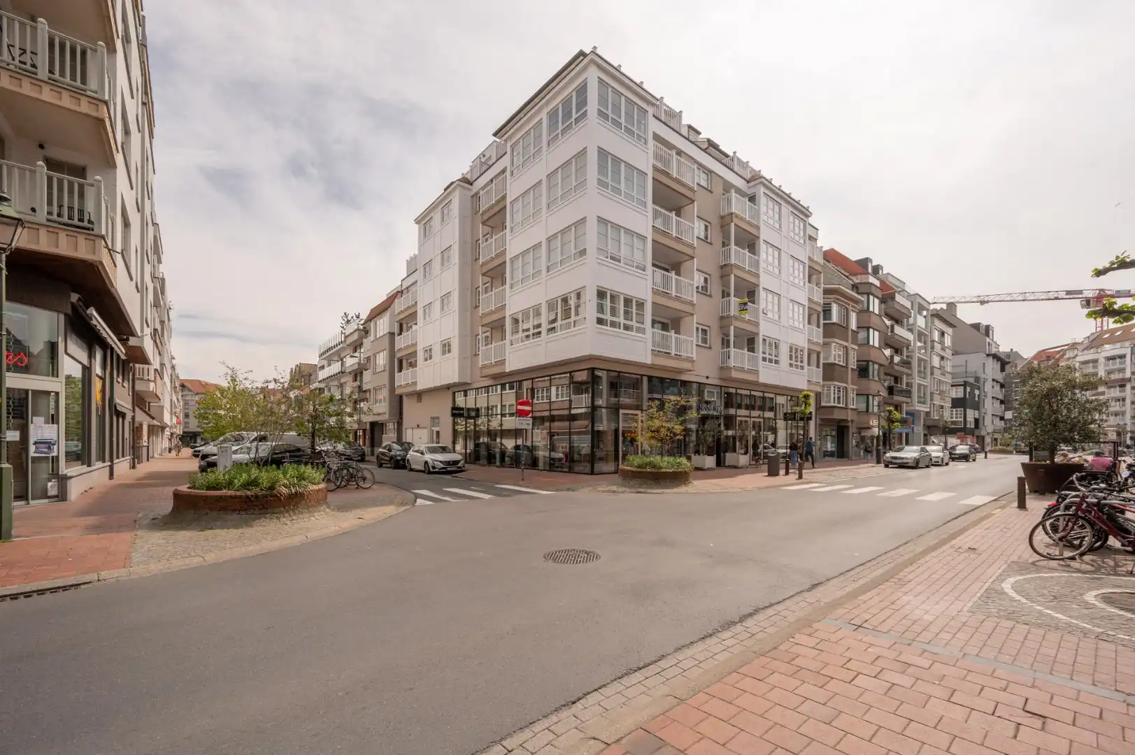 Ruim recent appartement met terras op centrale gegeerde ligging in het Zoute (Dumortierlaan) foto 5
