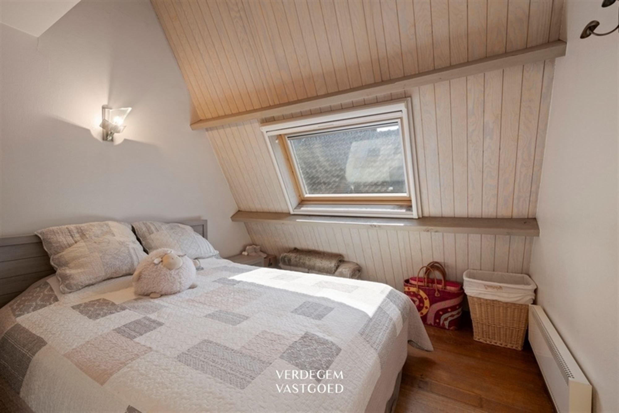 Prachtig historisch pand met handelsruimte en woonst in Patershol foto 13