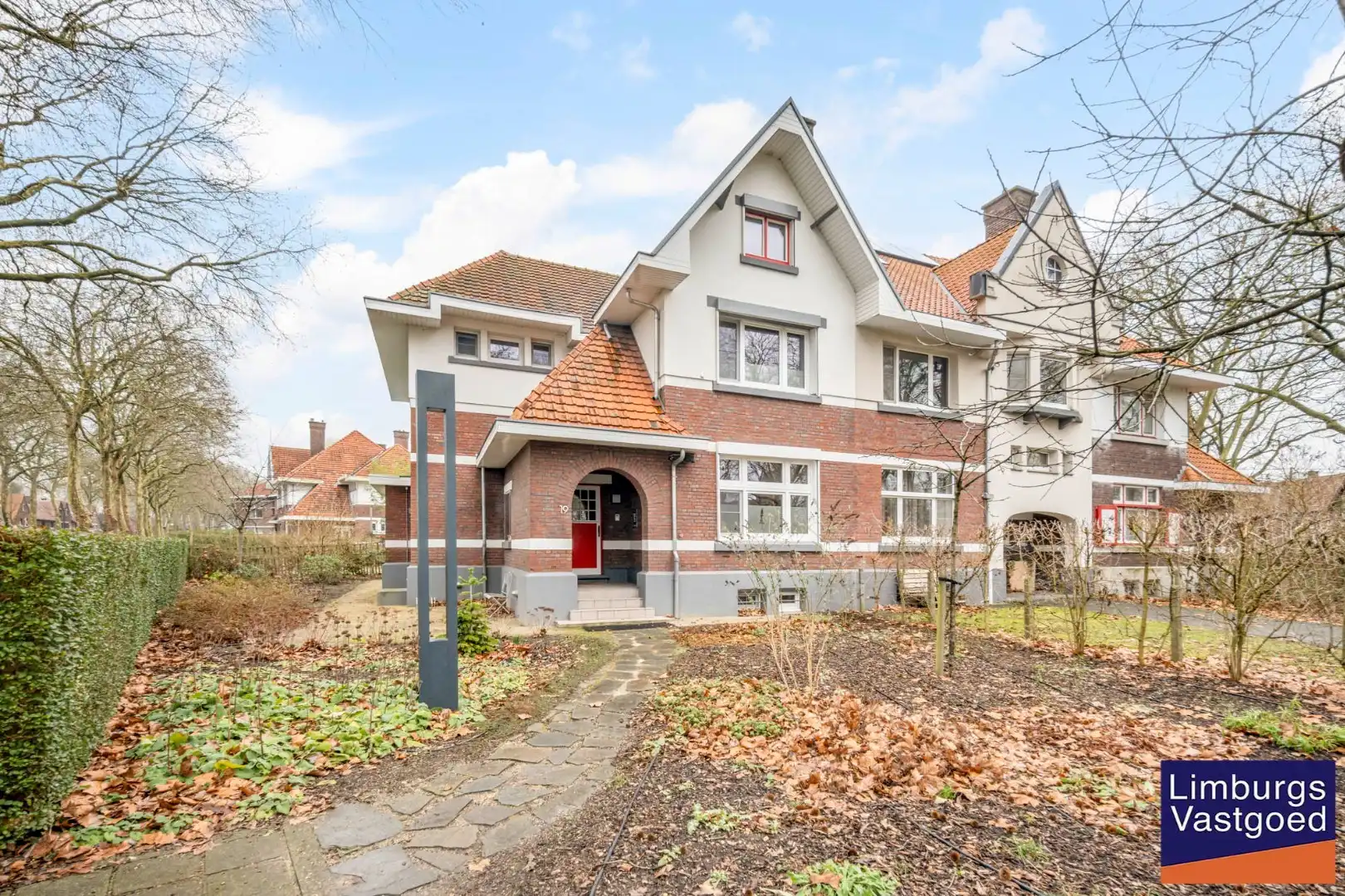 Woonhuis met verschillende praktijkruimtes te Waterschei, op een perceel van 6a80ca foto 2