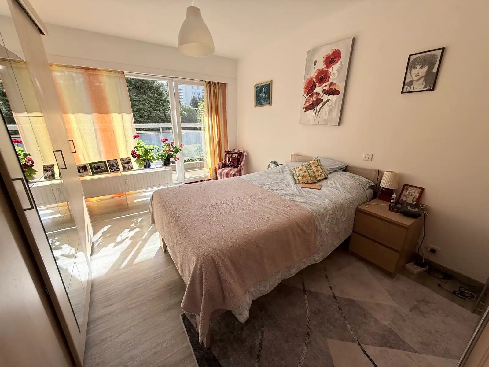 Ruim 2-slaapkamerappartement met 2 terrassen & garage foto 12