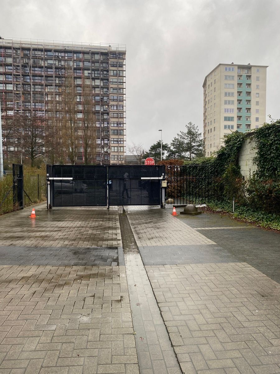 Grote autostaanplaats in recente ondergrondse garage te koop foto 2