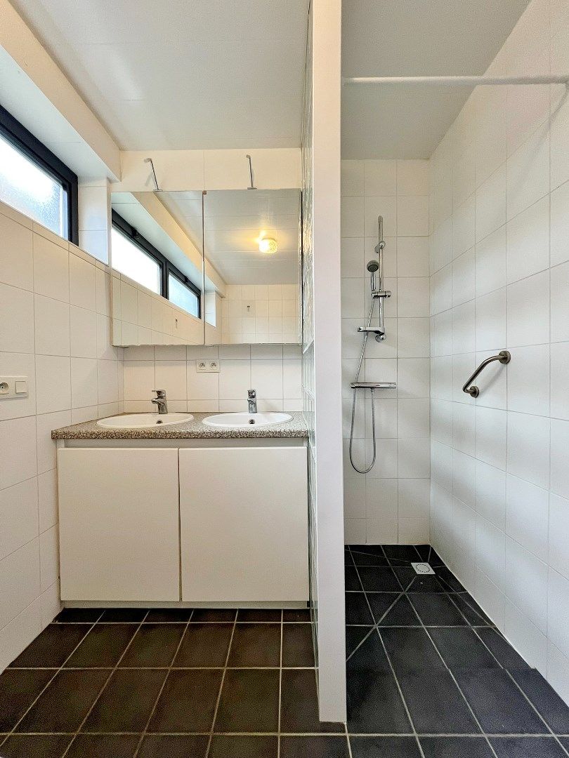 Instapklare woning met garage en ruime koer/tuin op centrale ligging te Ieper foto 13