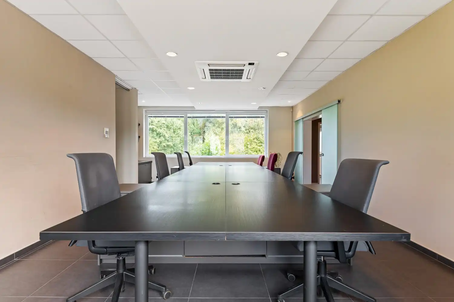 Ruim kantoorgebouw op een centrale locatie te koop in Wommelgem foto 10