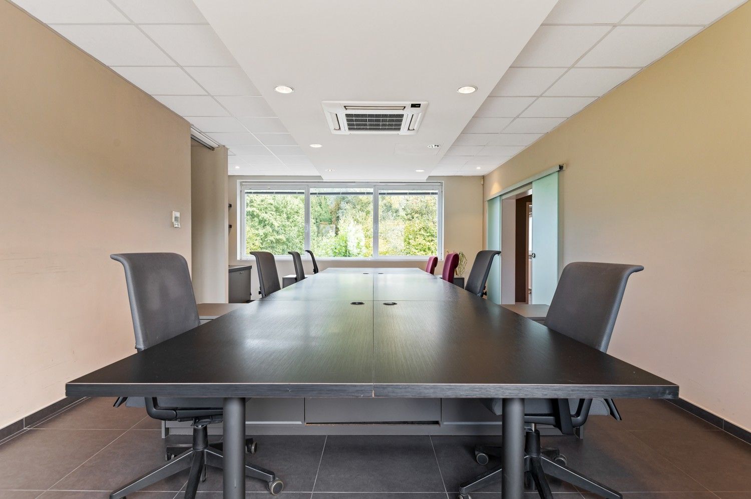 Ruim kantoorgebouw op een centrale locatie te koop in Wommelgem foto 10