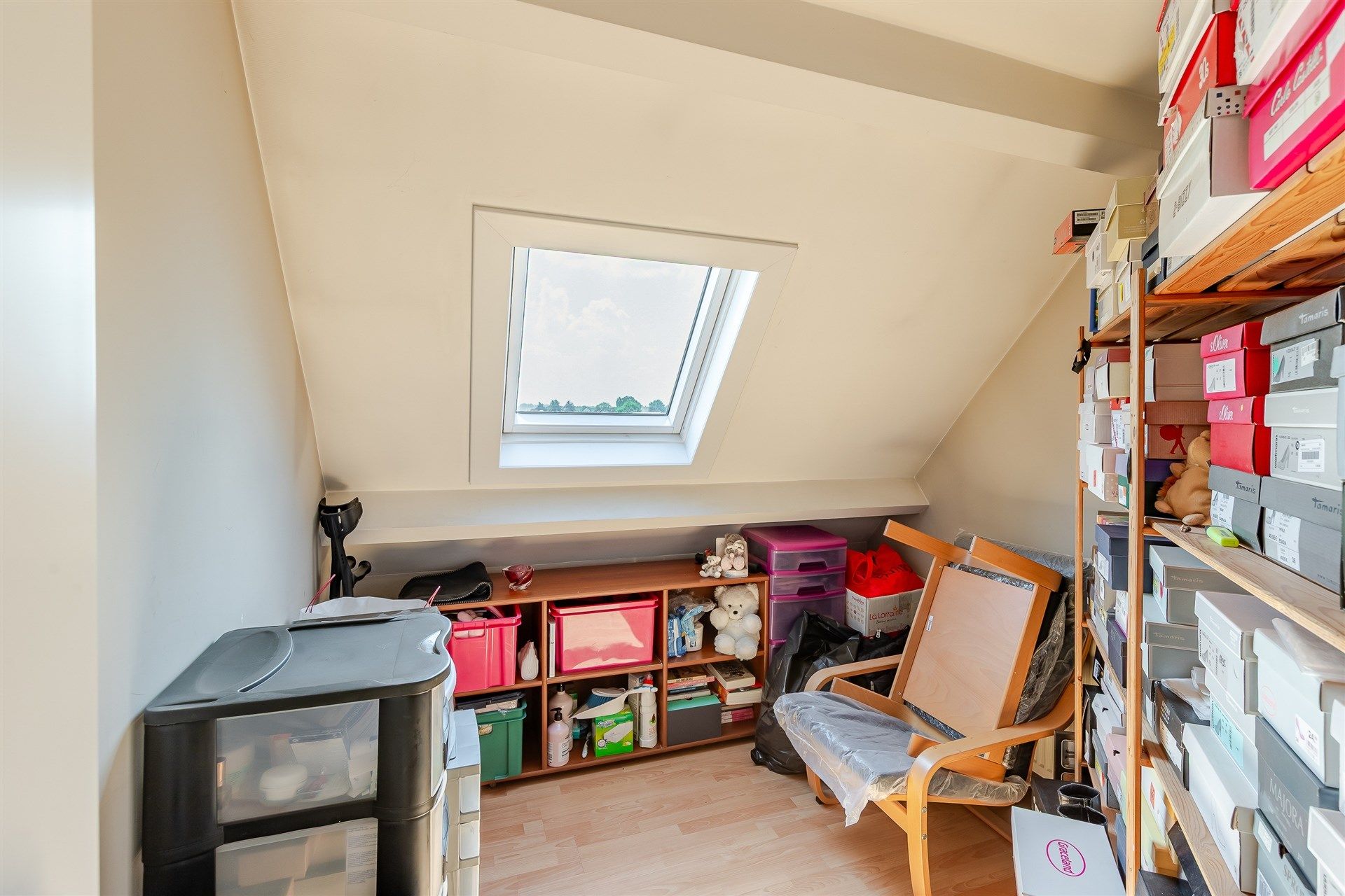 Uitstekend gerenoveerde woning met tuin en parkeerplaats foto 21