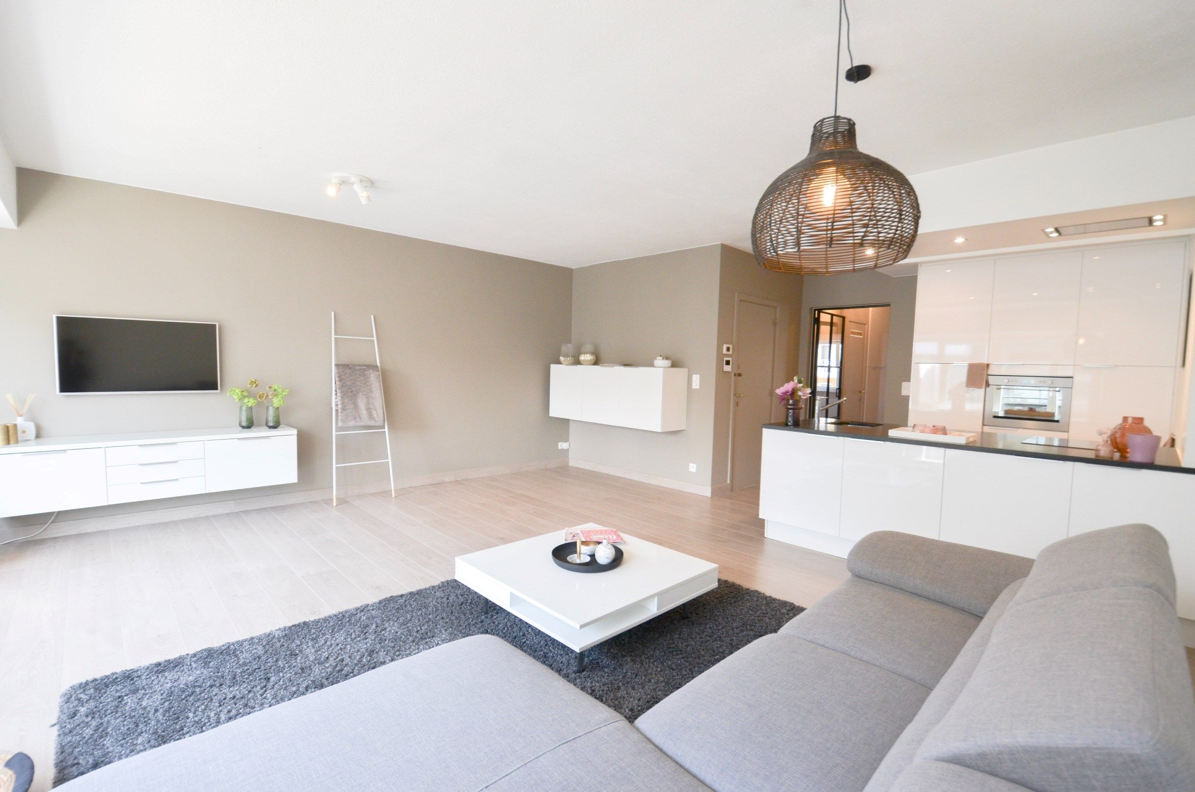 Instapklaar lichtrijk appartement met een gevelbreedte van ongeveer vijf meter. foto 6