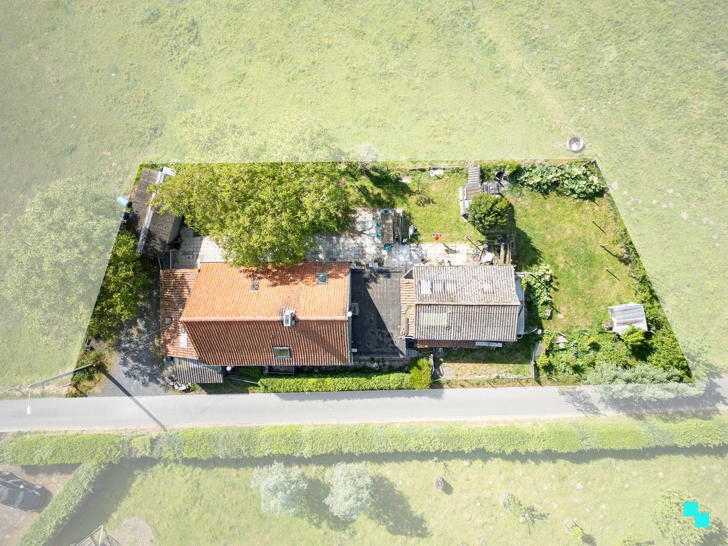 Compleet te renoveren / af te breken ééngezinswoning, landelijk gelegen op grens Izegem / Lendelede foto 9