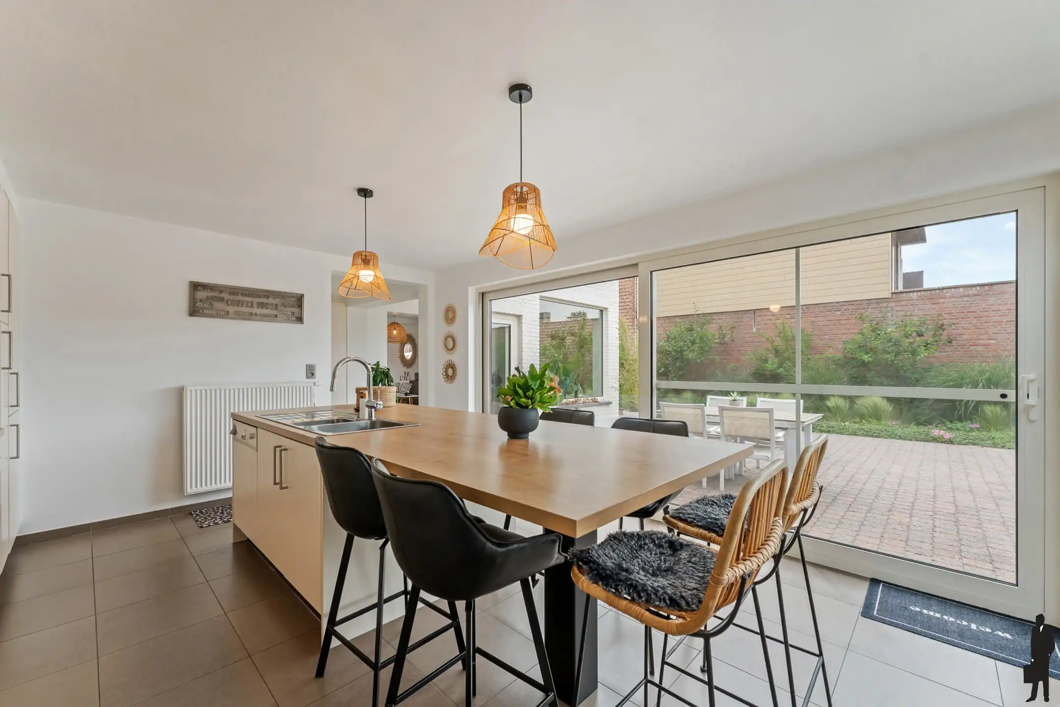 Ruime instapklare woning met garage en open zicht op 1849m². foto 10