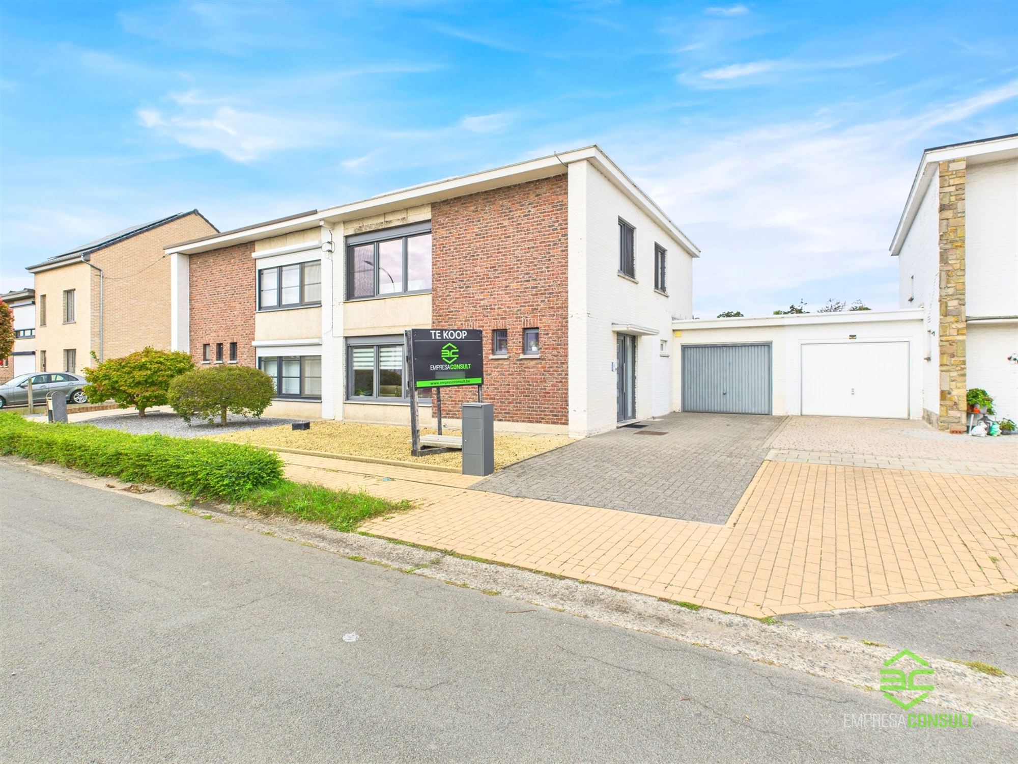 Instapklare woning met 3 slpk op een topligging! foto {{pictureIndex}}