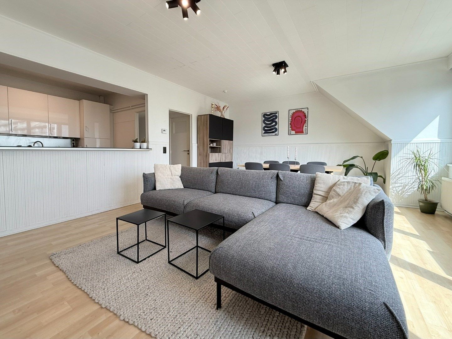 Lichtrijk appartement op de hoogste verdieping met twee slaapkamers foto 5