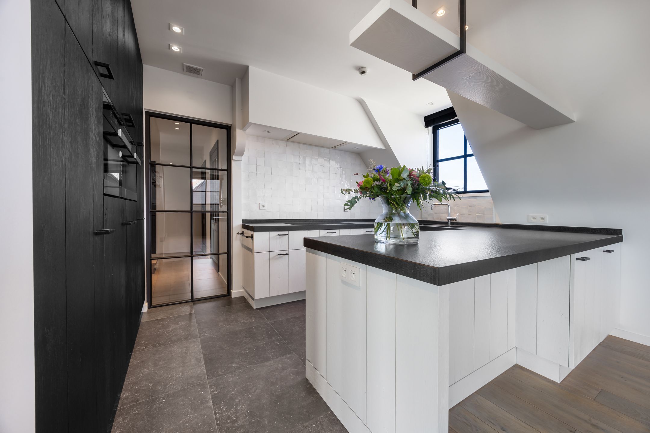 Luxe afgewerkte penthouse met groot zonneterras foto 16
