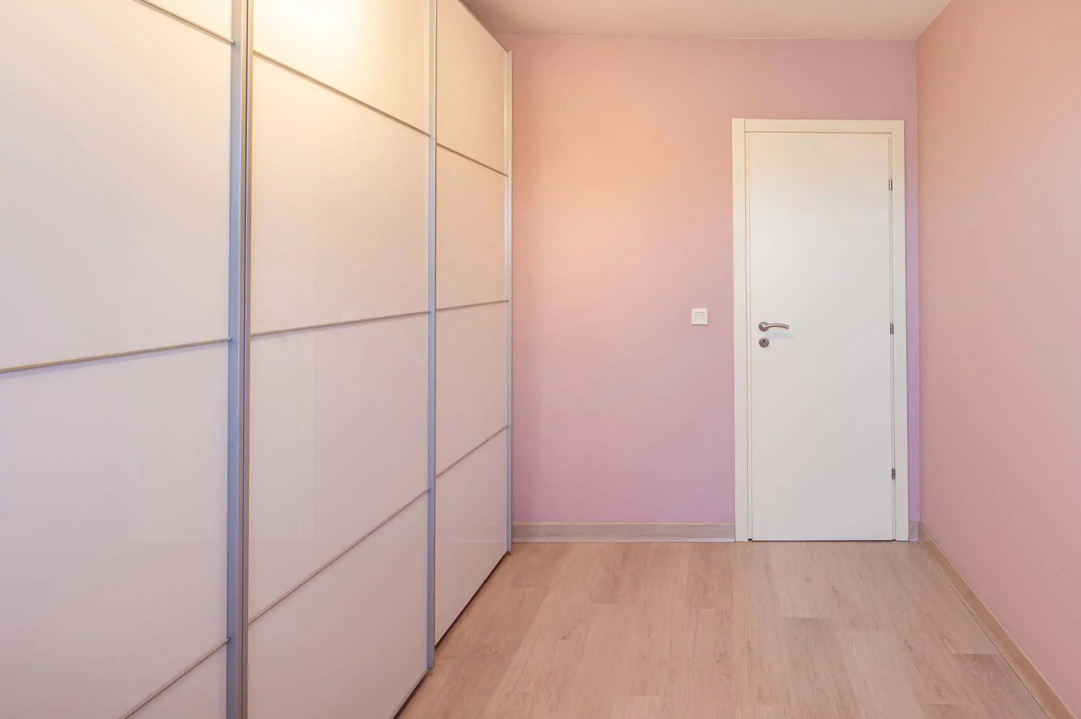 Ruim instapklaar 3 slaapkamer appartement met groot terras foto 10