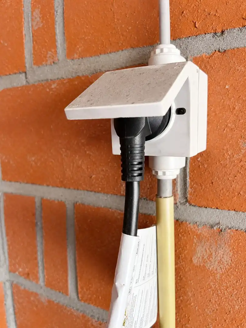 Veilig gelegen, afgesloten garagebox met elektriciteit foto 3