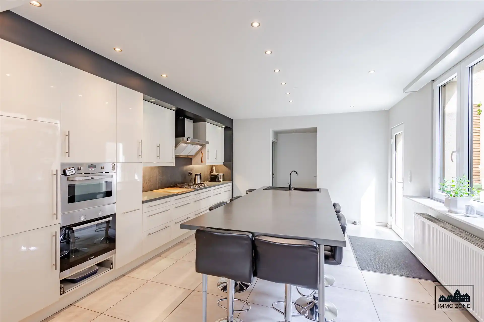 Woning met 4 slaapkamers én magazijn op toplocatie foto 3