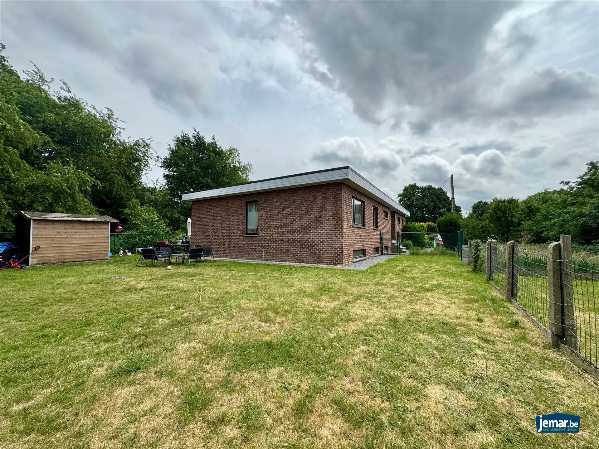 Ruime gezinswoning met 5 slaapkamers foto 3