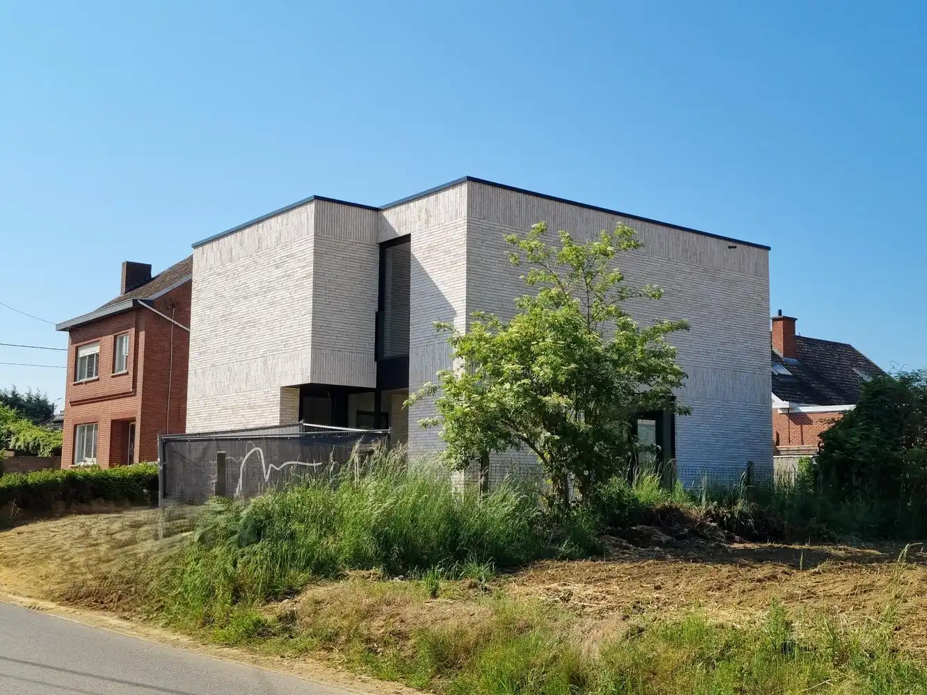 Prachtig, volledig afgewerkte nieuwbouw woning. Rustige ligging. foto {{pictureIndex}}