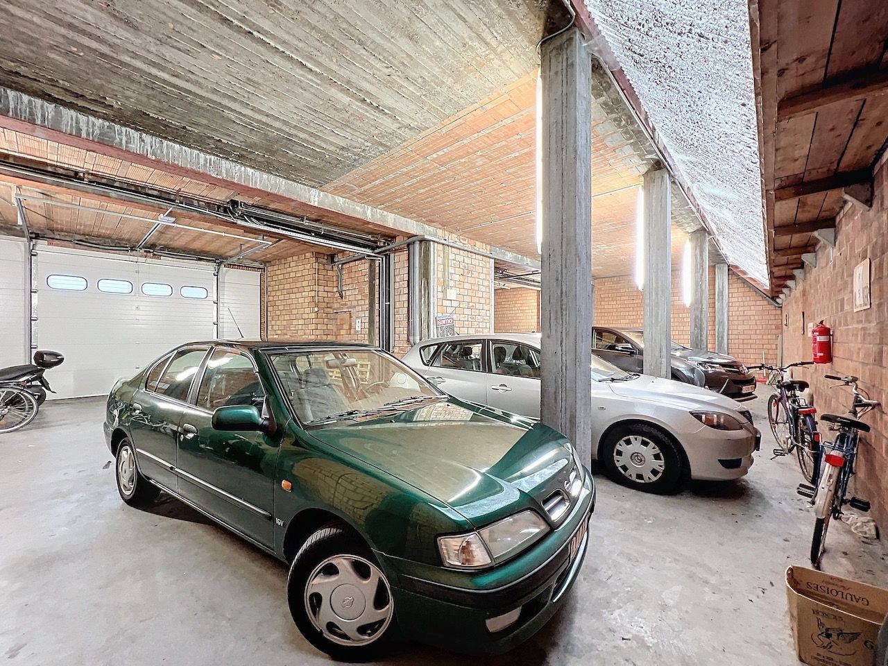 Parking op het gelijkvloers – centraal gelegen in Heist foto 5