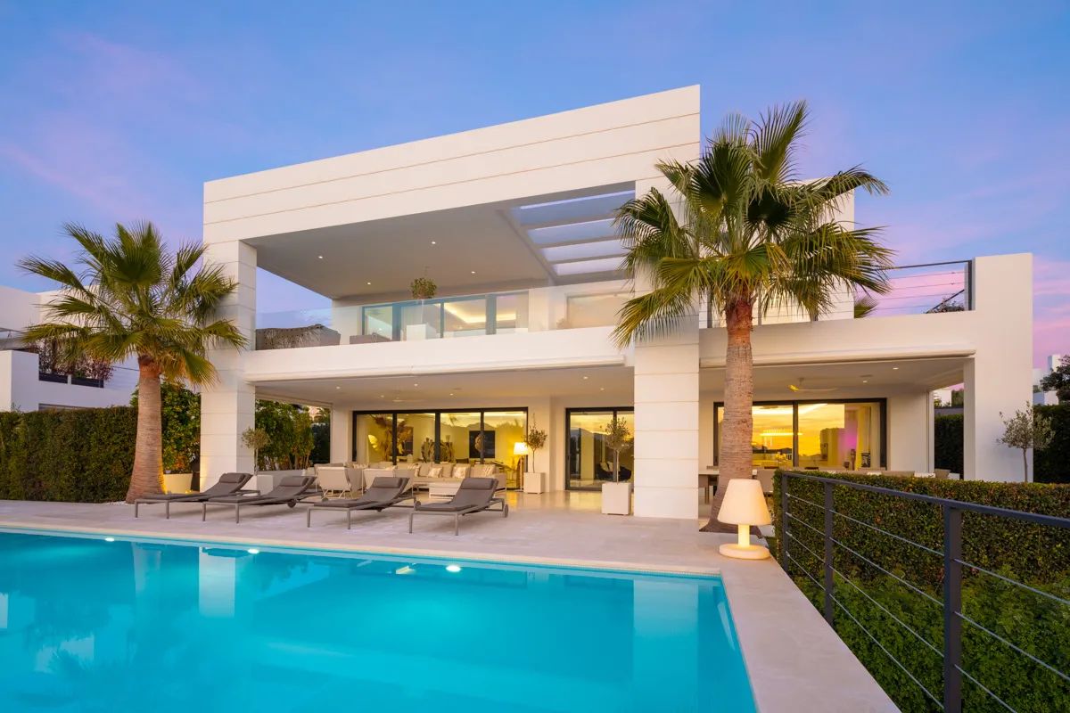 Spectaculaire villa met panoramisch uitzicht in Nueva Andalucía - luxe levensstijl in de iconische golfvallei van Marbella foto 25