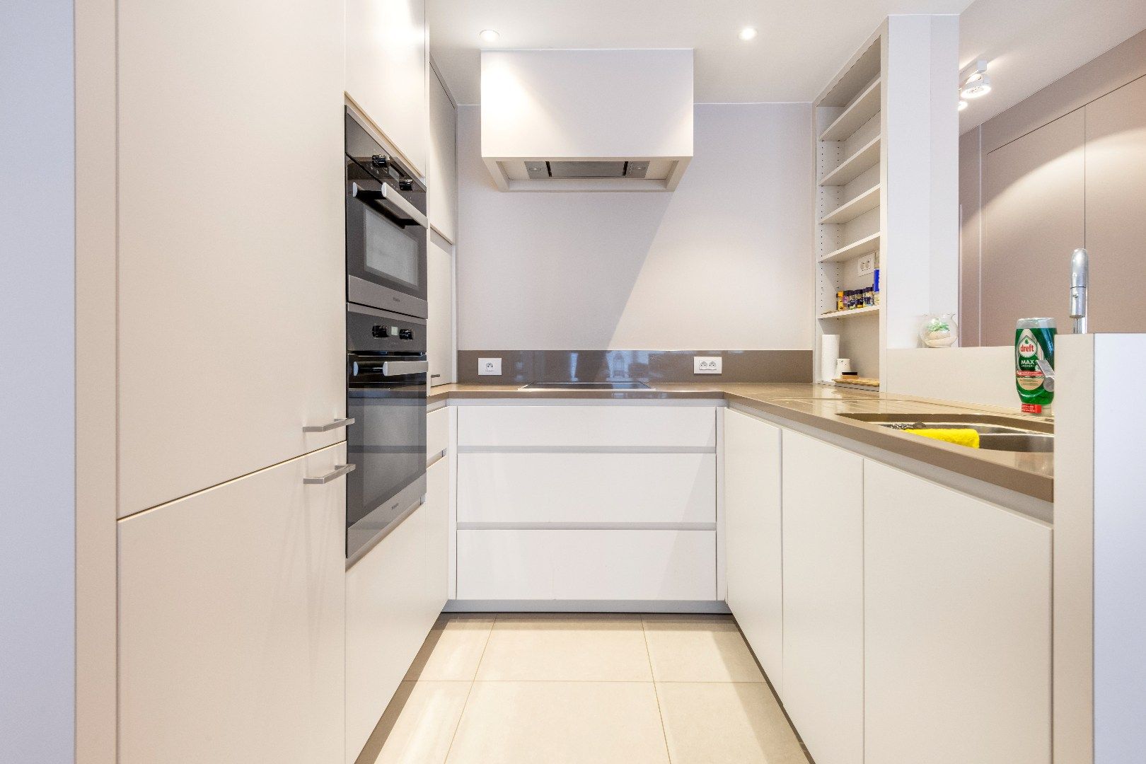 Mooi instapklaar appartement op de Dumortierlaan foto 7