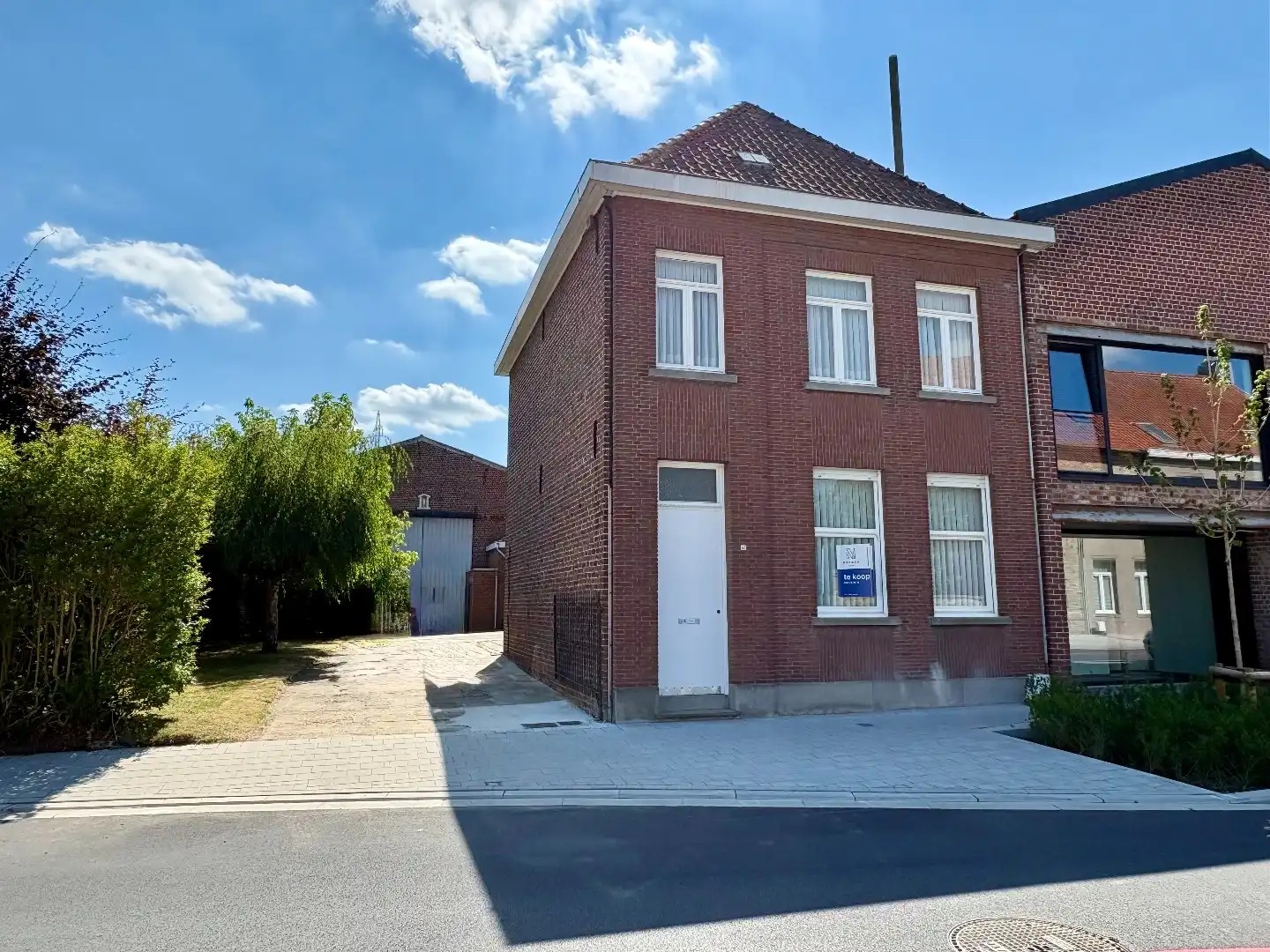 Woning met magazijn van +-300 m² te koop in Bavikhove foto 2