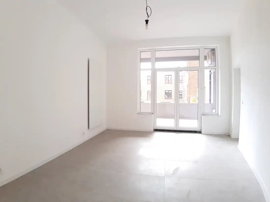 Zeer ruim gerenoveerd appartement te Hasselt foto 9