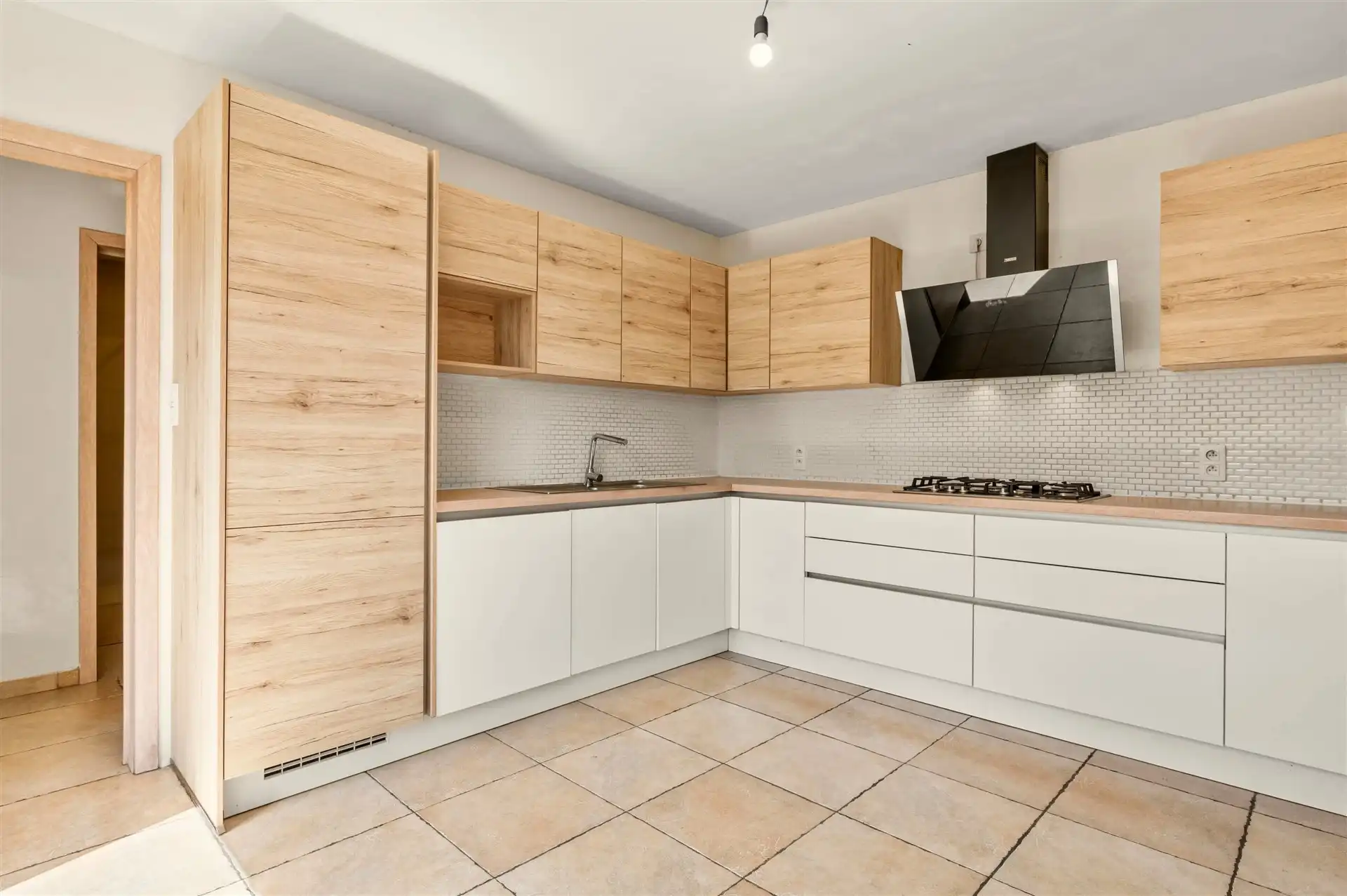 Knappe, ruime instapklare woning met 4 slpks, 2 bdks en tuin foto 13