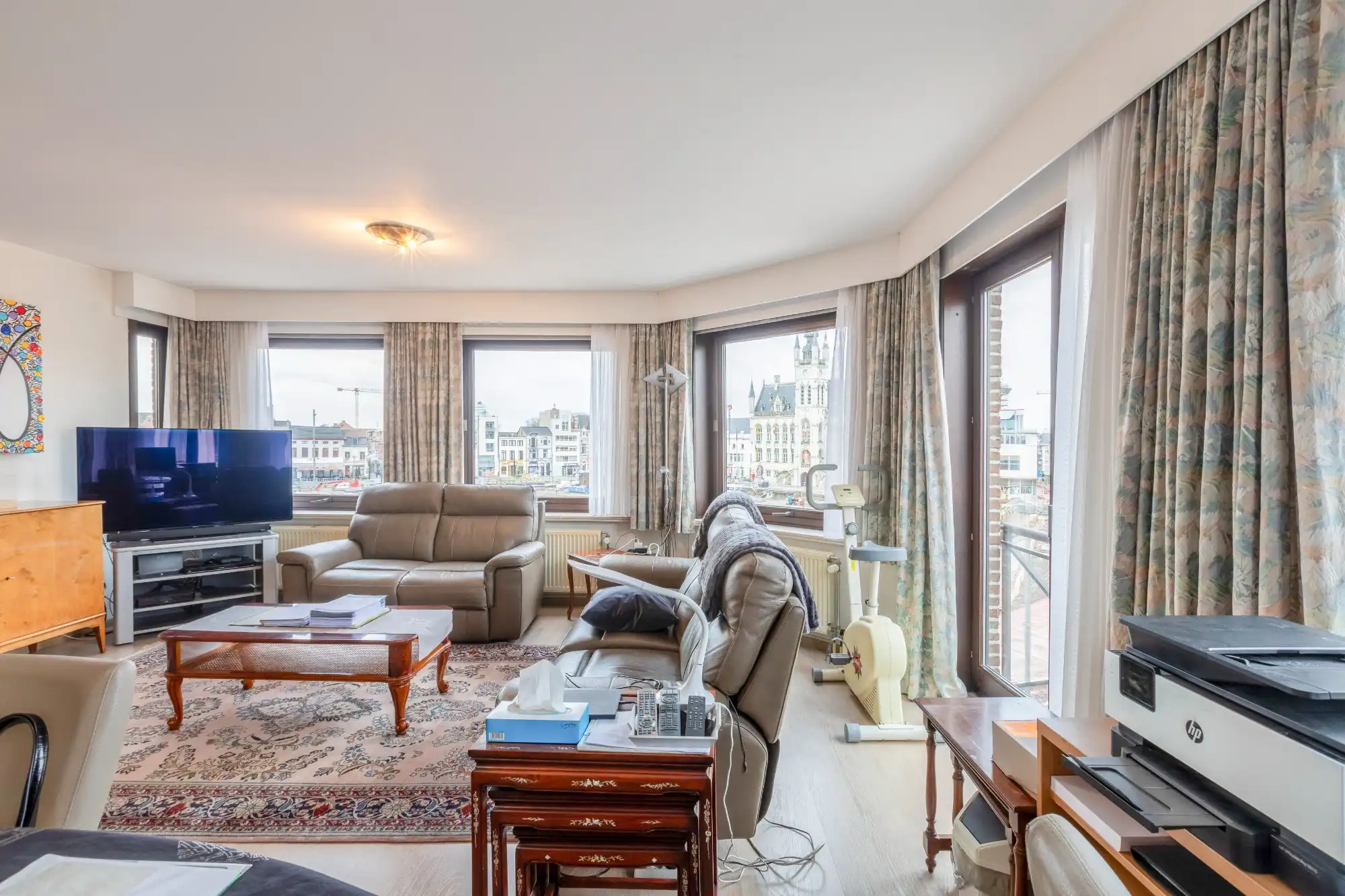 Ruim appartement met uitzicht op de Grote Markt foto 4