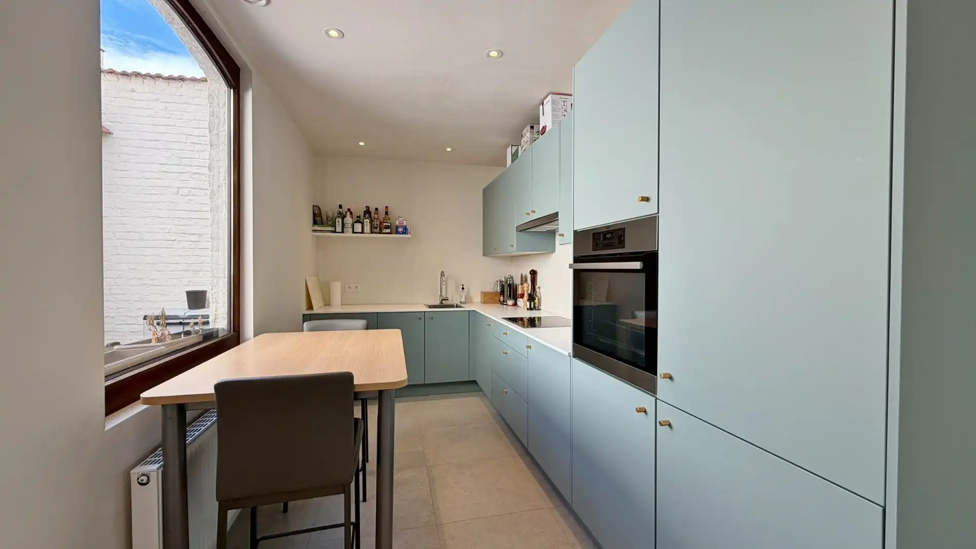 Gerenoveerde herenwoning met gezellig stadskoer in Ieper centrum. foto 7
