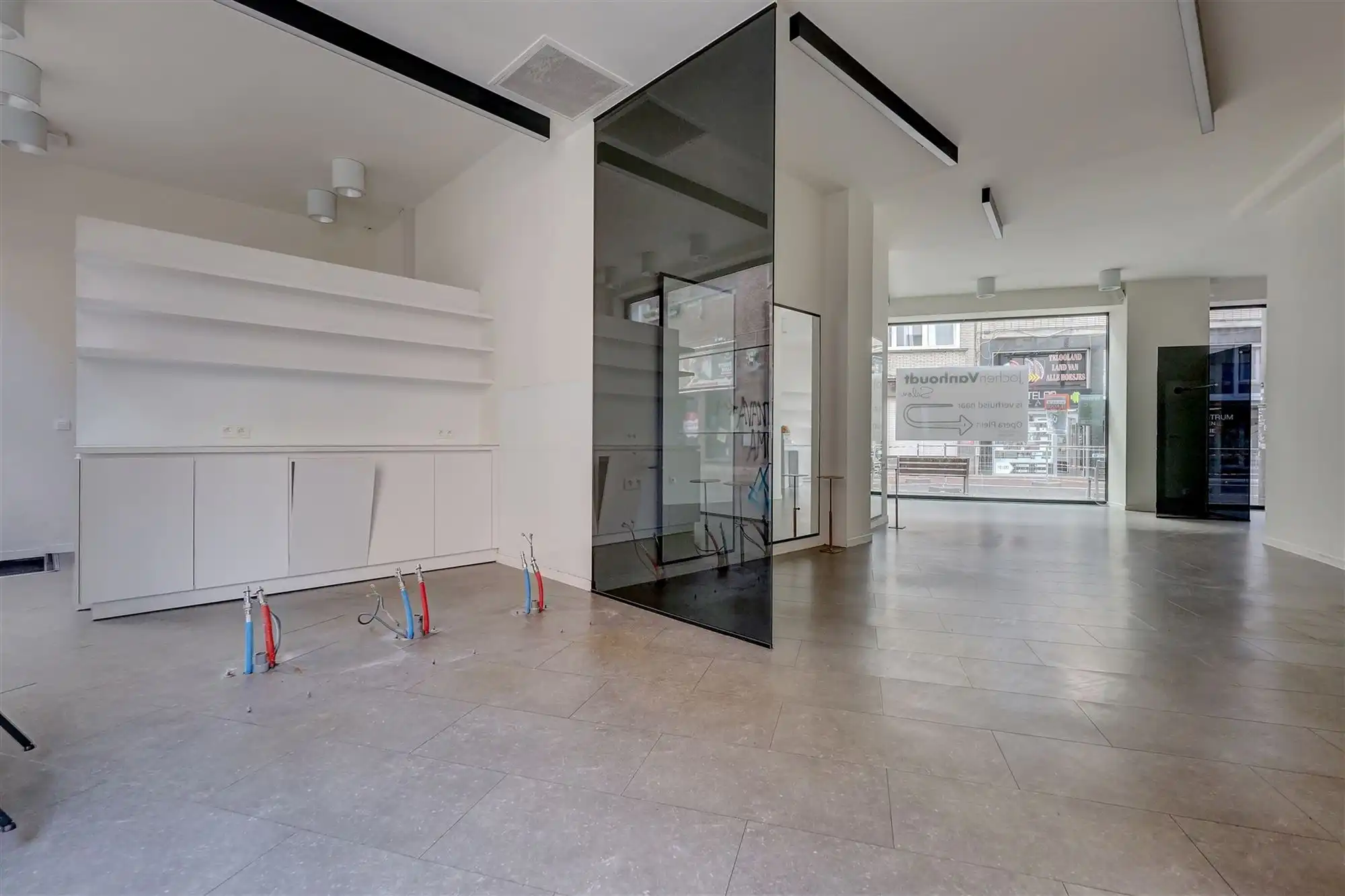Handelspand op uitstekende ligging in de Jezusstraat te huur foto 6