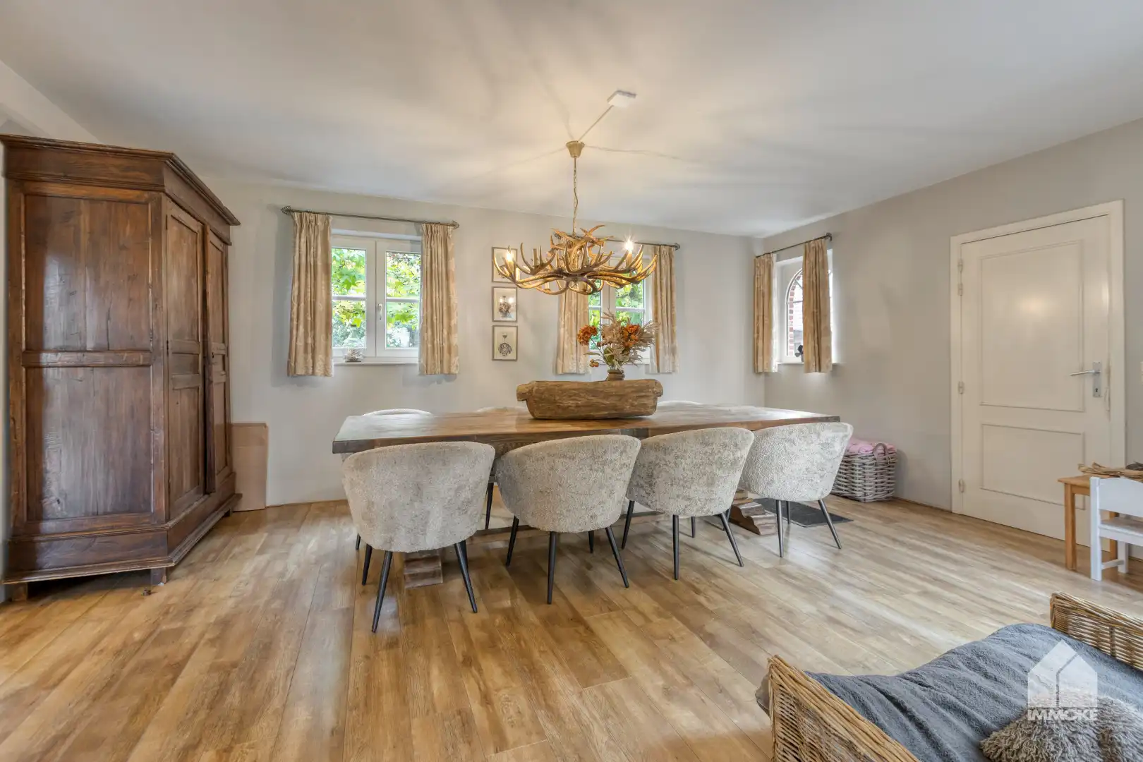Volledig gerenoveerde, energiezuinige langgevelhoeve op riant perceel van 76 are. foto 10