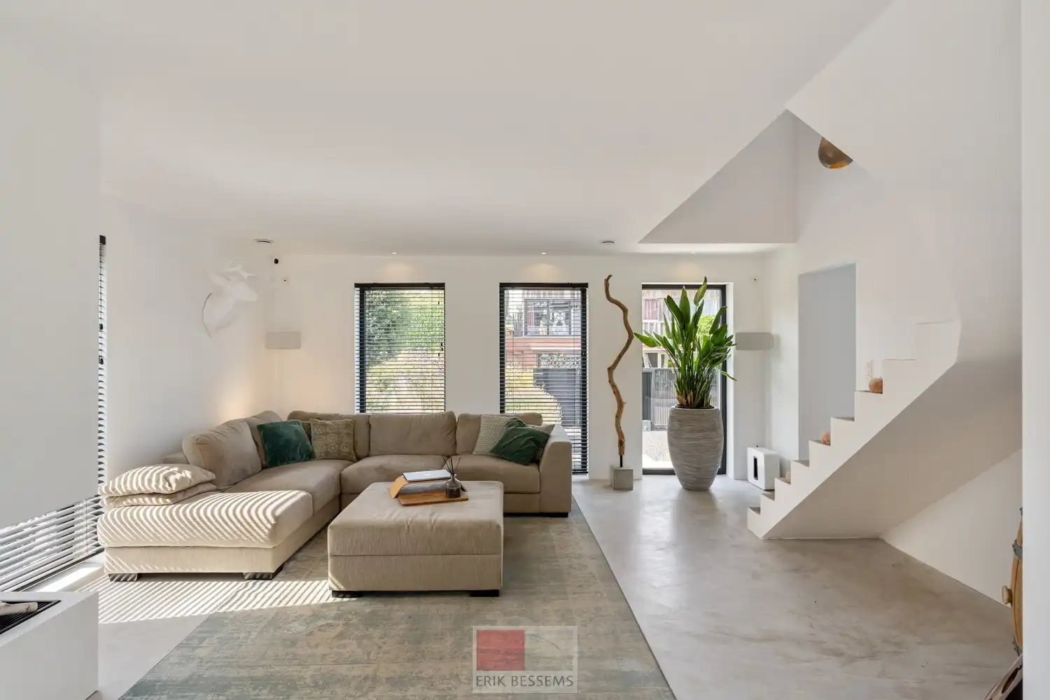 Op een royaal perceel van circa 910 m² ligt deze moderne en energiezuinige woning van circa 177 m² bewoonbare oppervlakte, met een weids panorama over het Limburgse Heuvelland. foto 10