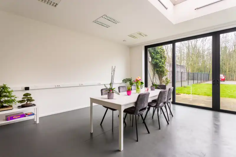 Ruime gerenoveerde woning in hartje Essen foto 8