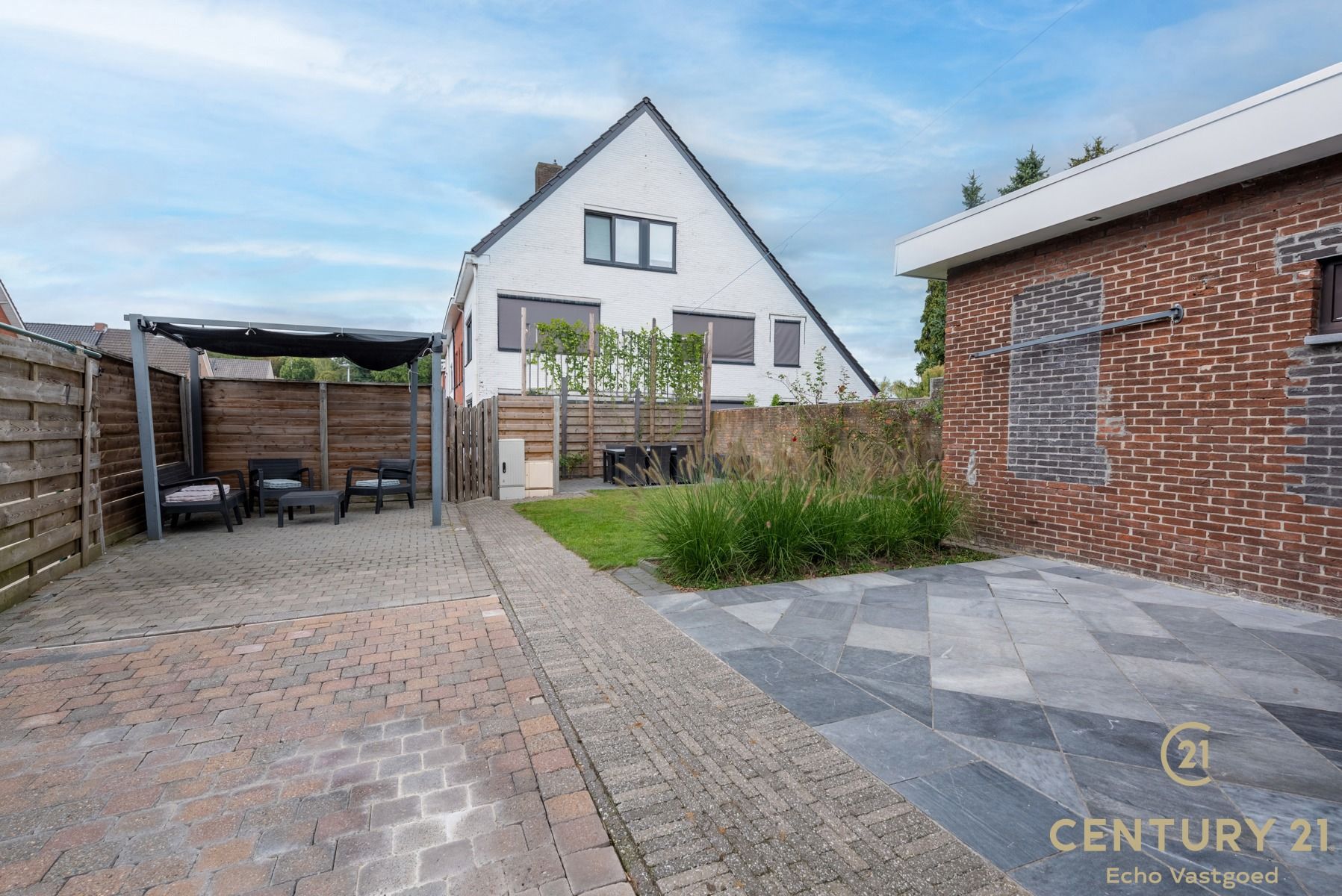 Ruime gerenoveerde hoekwoning met tuin, terras én parking! foto 22