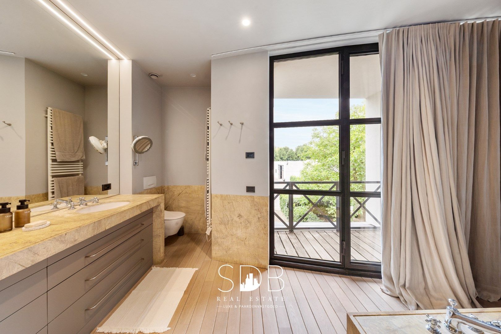 Prachtige villa met hippische accommodatie en graslanden op +/- 23 ha foto 19