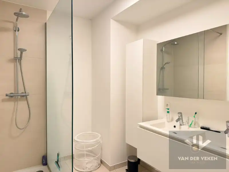 2 slaapkamer appartement met zicht op het scheepvaartplein en naar het water! foto 7