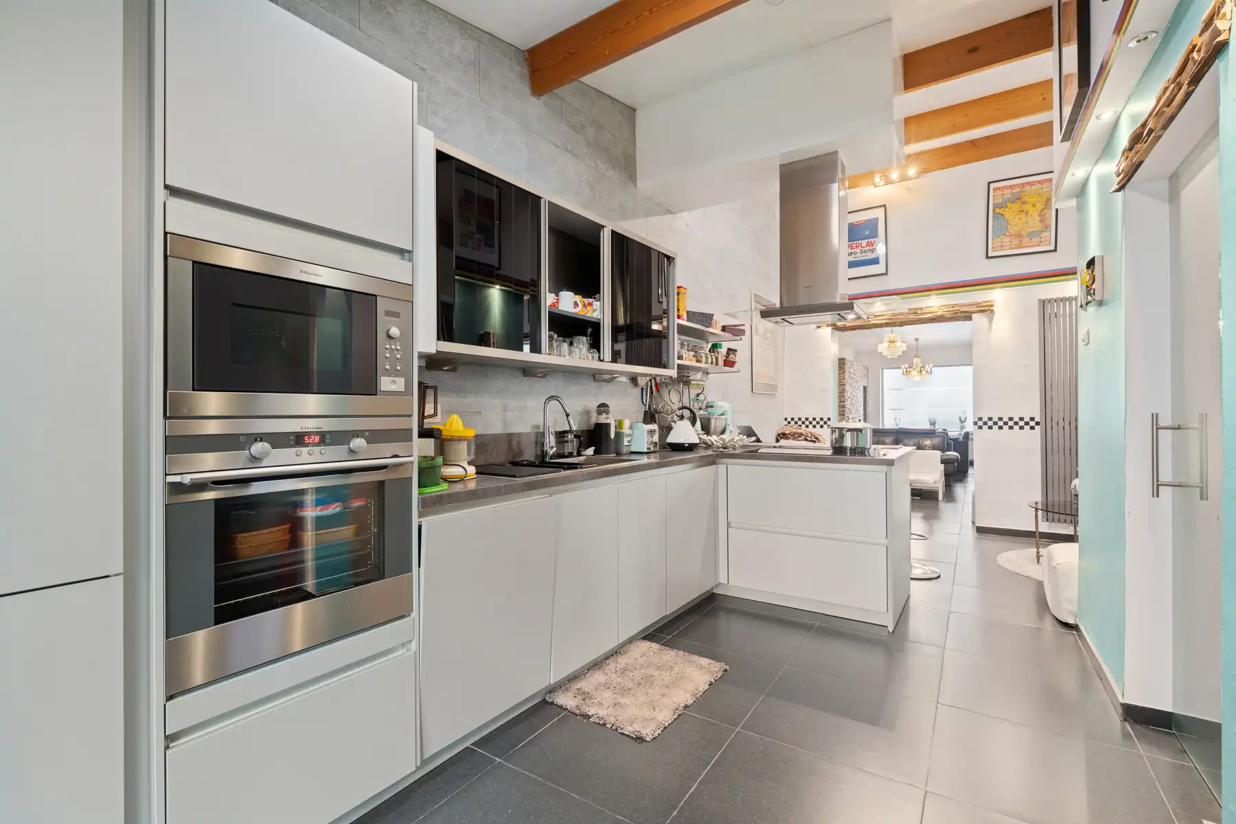 TE KOOP- instapklare woning met 3 slaapkamers en 2 badkamers foto 3