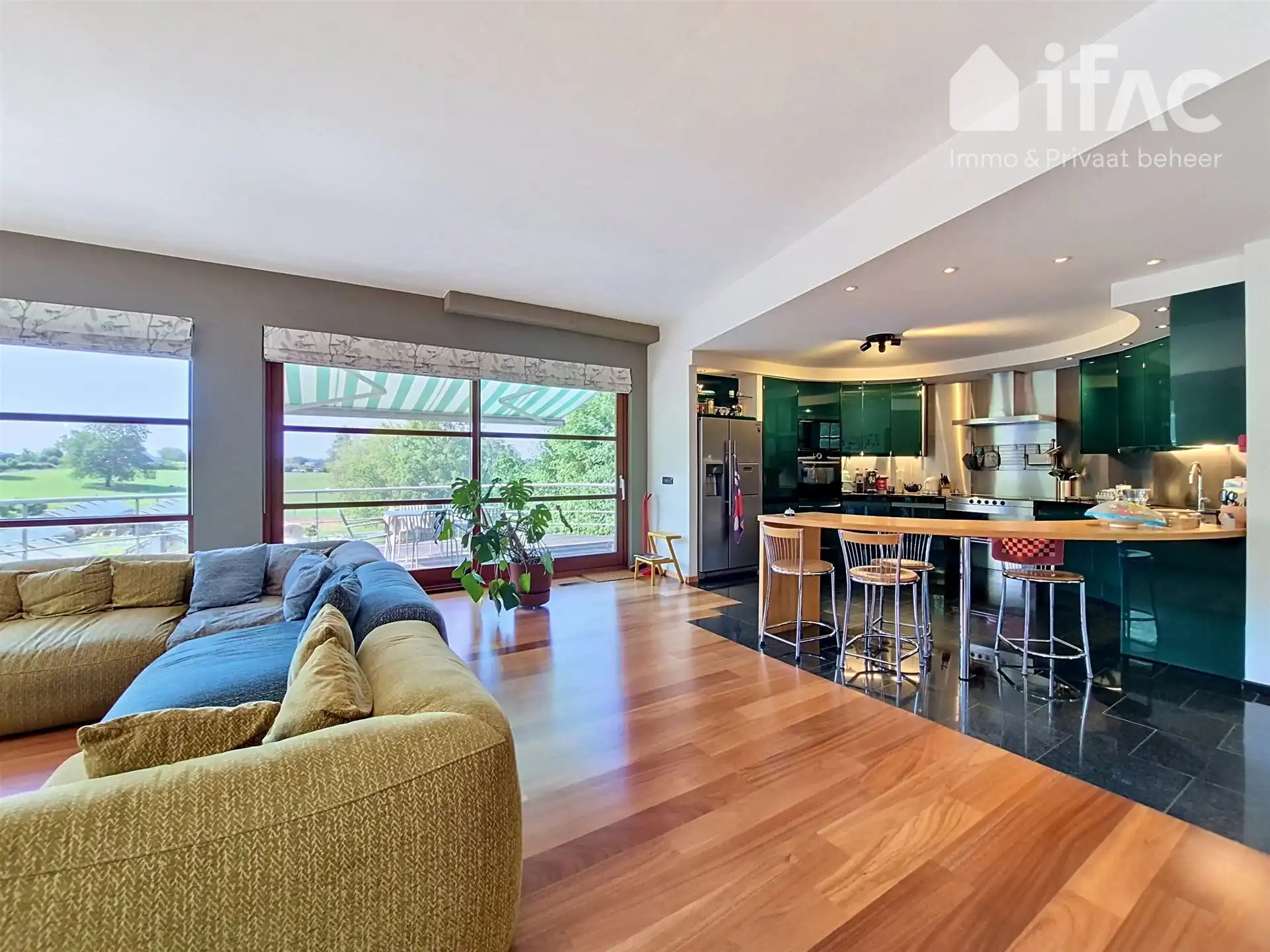 Unieke moderne split-levelvilla met zwembad op 17a83ca foto 8